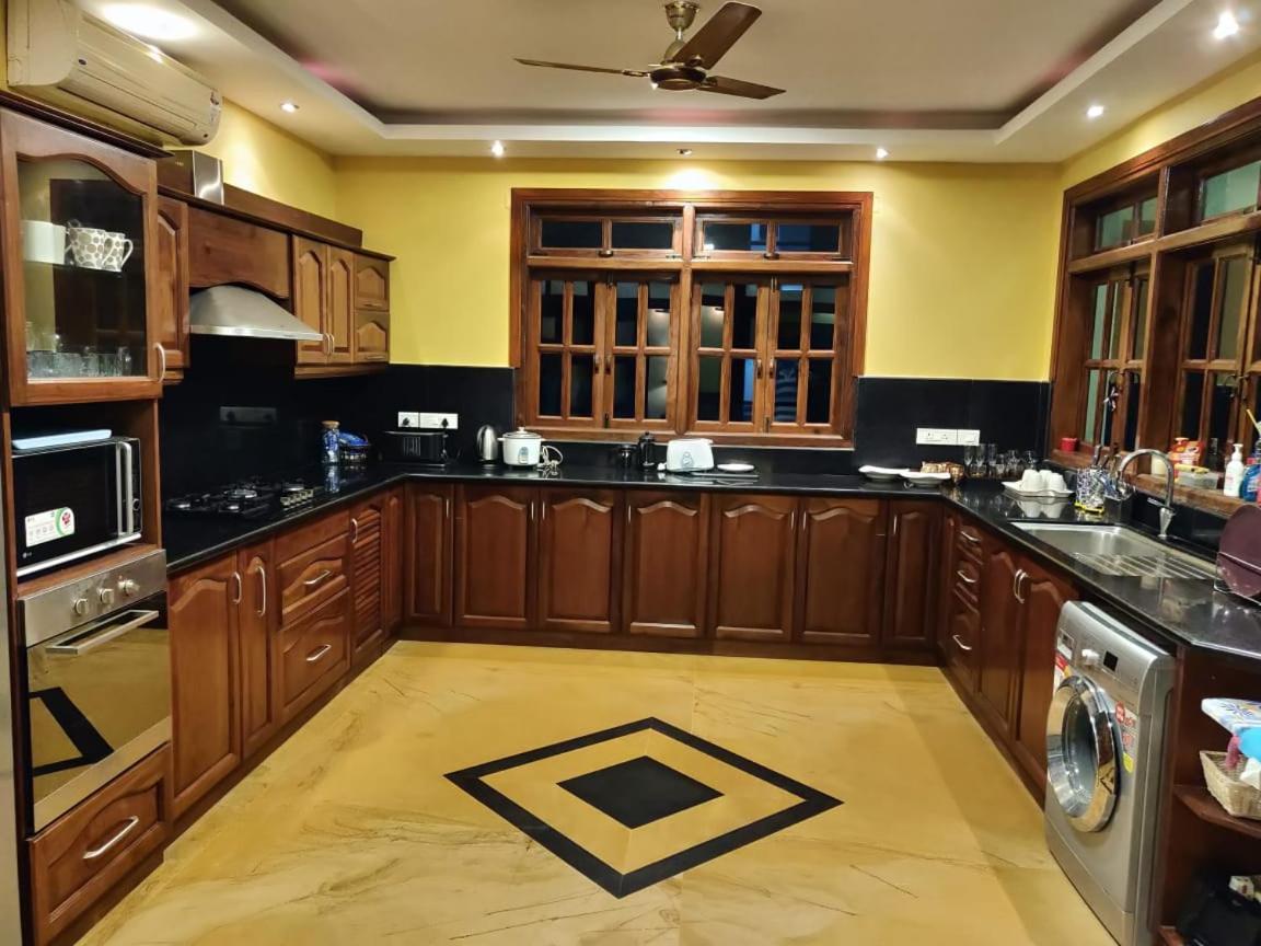 Villa Nazuri W Caretaker 坎多林 外观 照片
